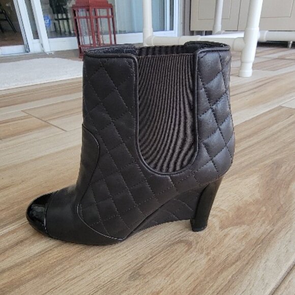 Chanel Brown Quilted Patent Leather Booties Eur. 36 - Picture 1 of 16